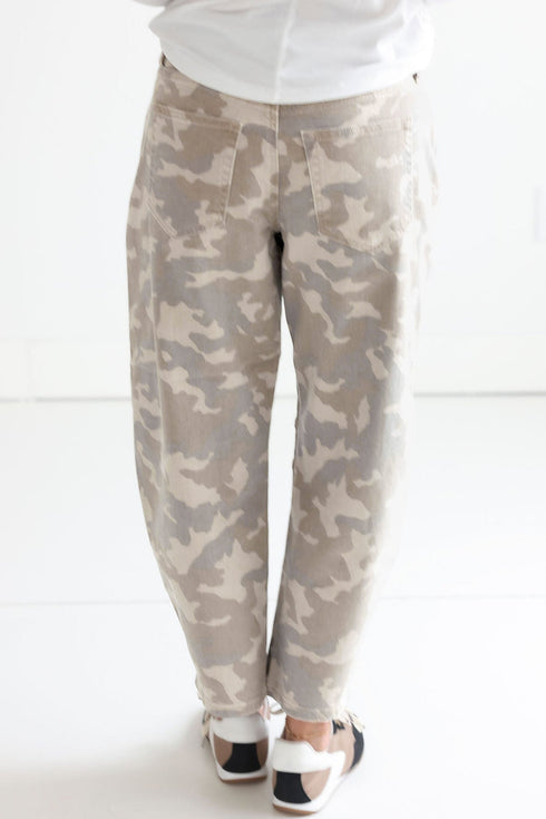 Camouflage Pattern Pocket Rivet Ankle Length Harem Fit Jeans