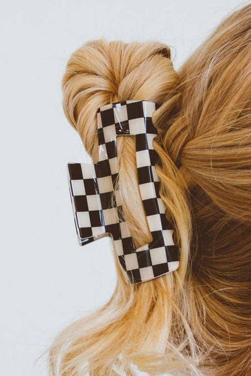 Checkered Print Geometric Hollow Out Claw Hair Clip