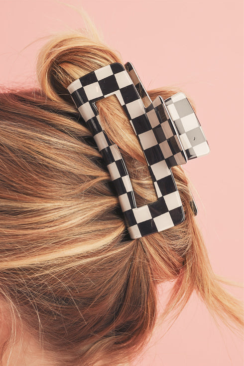Checkered Print Geometric Hollow Out Claw Hair Clip