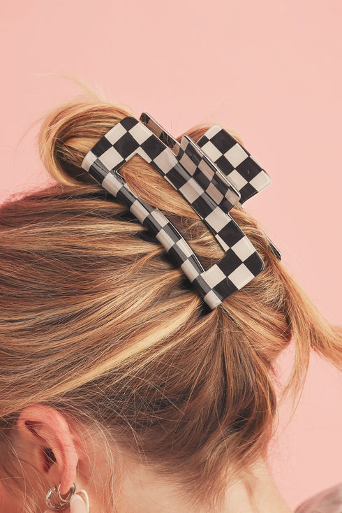 Checkered Print Geometric Hollow Out Claw Hair Clip