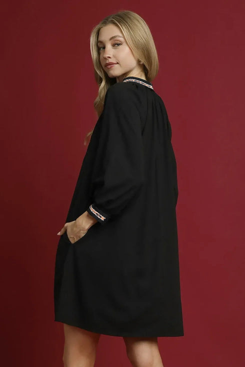 Contrast Trim V Neck Bracelet Sleeve Shift Mini Dress