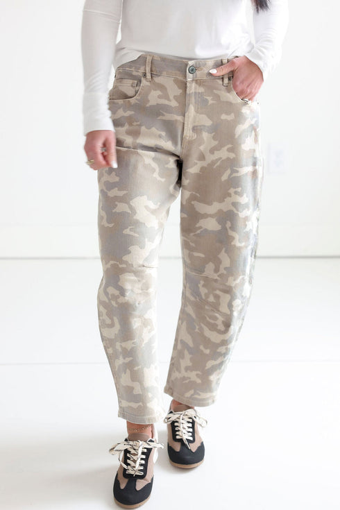 Camouflage Pattern Pocket Rivet Ankle Length Harem Fit Jeans