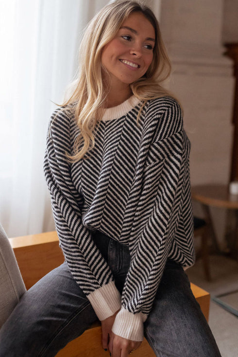 Relaxed Fit Chevron Pattern Crew Neck Sweater