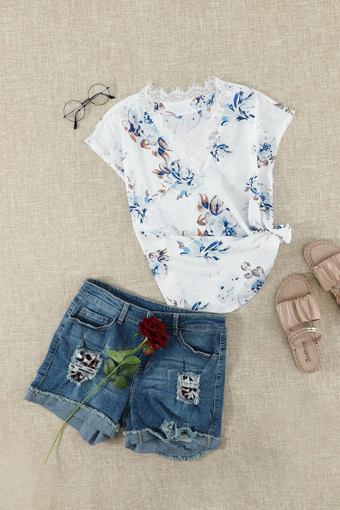 Scalloped Trim V Neck Short Sleeve Floral Pattern Top