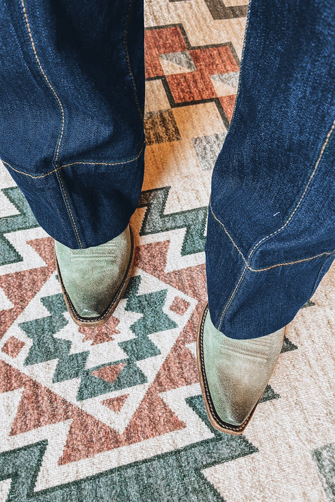 Solid Washed Center Seam Straight Leg Jeans