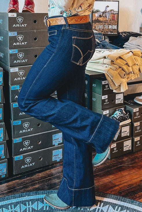 Solid Washed Center Seam Straight Leg Jeans