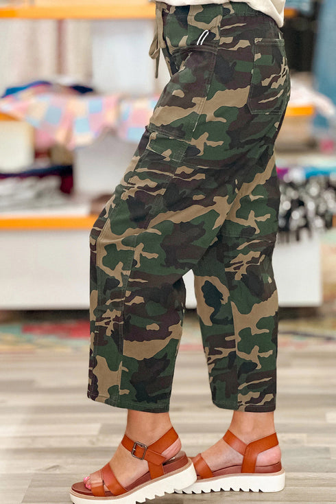 Western Camouflage Print Patch Pocket Wide Leg Barrel Jeans
