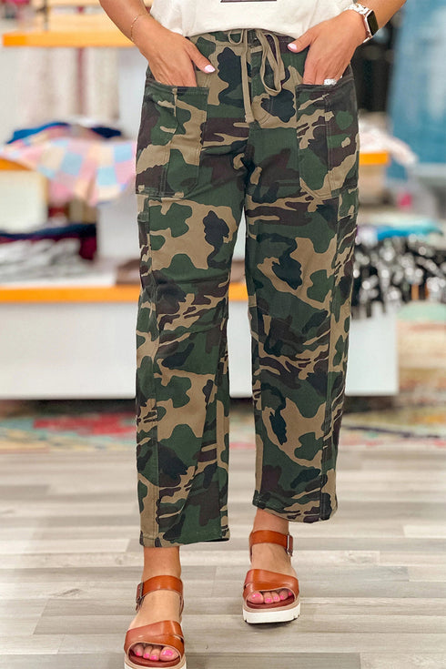 Western Camouflage Print Patch Pocket Wide Leg Barrel Jeans