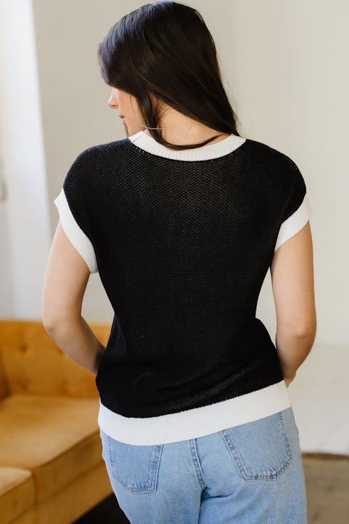 Western Goat Horseshoe Pattern Contrast Trim Short Sleeve Sweater